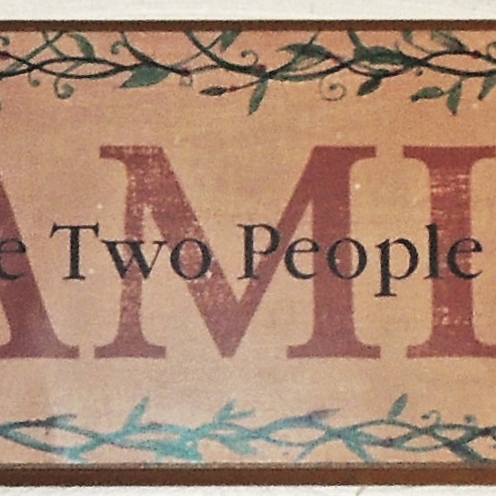 Wood Hand-painted "Family" sign - Wall Decor